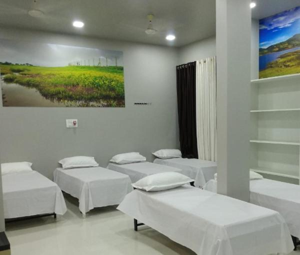 Hotel Sourabh Garden Shirol Zewnętrze zdjęcie